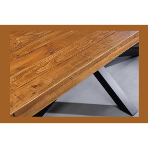 Table de salle à manger SOLARA – Bois de pin recyclé verni et métal noir – 240 cm – Style industriel