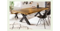 Table CHRIS – Bois de pin recyclé verni et métal noir – 240 cm – Style industriel