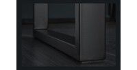 Zoom sur l'un des pieds en U de la table ARKAYA bois d'acacia 160cm