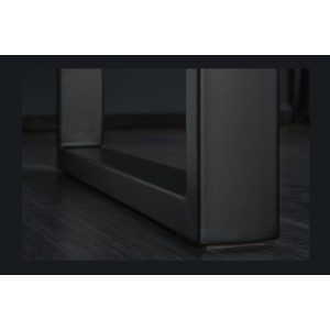 Zoom sur l'un des pieds en U de la table ARKAYA bois d'acacia 160cm