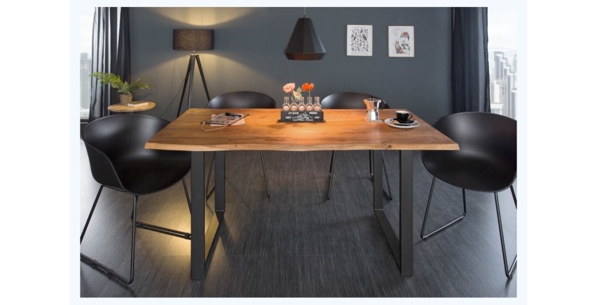 Table ARKAYA 160 cm – Plateau en bois d’acacia sauvage verni et pieds en métal noir en U – Style industriel