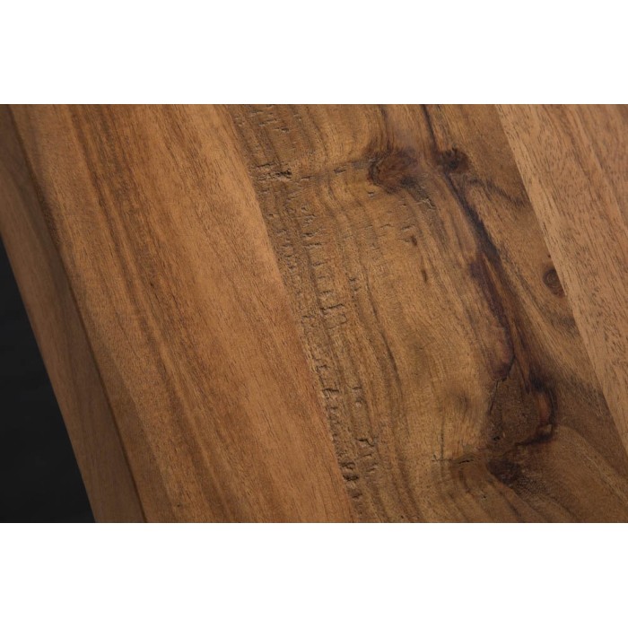 Zoom sur la texture du plateau de la table ARKAYA en bois d'acacia 160cm