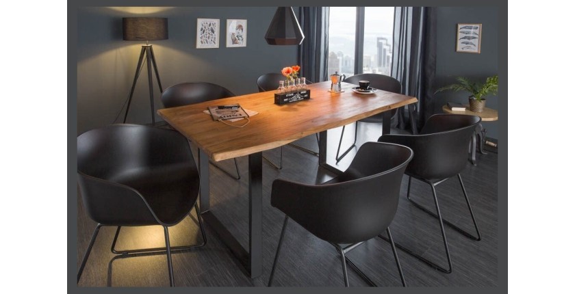 Table ARKAYA 160 cm – Plateau en bois d’acacia sauvage verni et pieds en métal noir en U – Style industriel