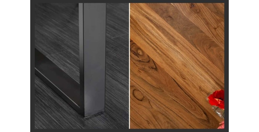 Zoom sur les détails de la table ARKAYA en bois d'acacia 180cm