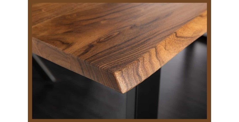 Zoom sur un coin de la table ARKAYA en bois d'acacia 180cm