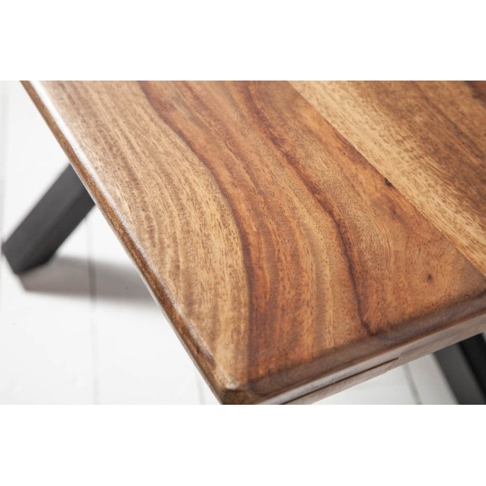 Zoom sur l'un des coins de la table rectangulaire SOLARA en bois de Sheesham