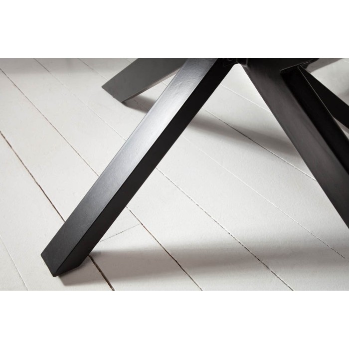 Zoom sur les pieds de la table rectangulaire SOLARA en bois de Sheesham