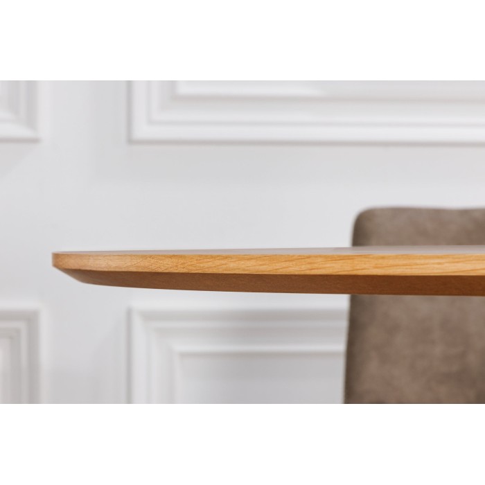 Zoom sur la tranche de la table ronde KANOVA en bois clair 140cm