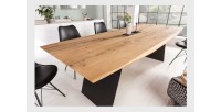 Table de salle à manger ZENTOR 240 cm – Plateau en chêne sauvage huilé et pieds métal noir – Esprit industriel élégant