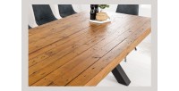 Table CAVARA en bois de pin 300cm avec pieds en X vu rapprochée