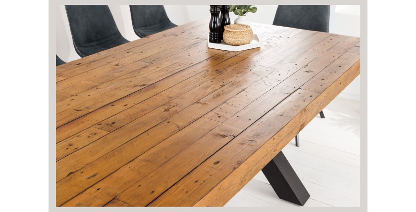 Table CAVARA en bois de pin 300cm avec pieds en X vu rapprochée