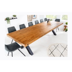 Table CAVARA en bois de pin 300cm avec pieds en X mise en situation