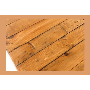 Zoom sur la texture du plateau de la table CAVARA en bois de pin 300cm avec pieds en X