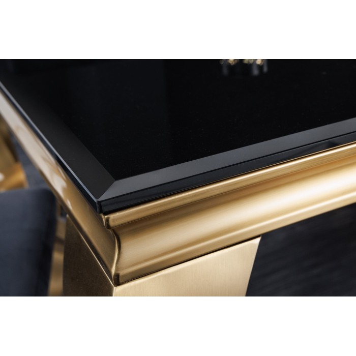 Zoom sur le coin de la table VELENA dorée 200cm