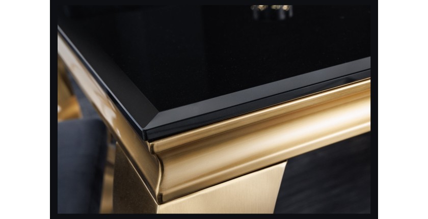 Zoom sur le coin de la table VELENA dorée 200cm