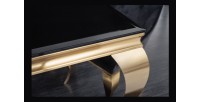 Zoom sur le coin de la table VELENA dorée 180cm