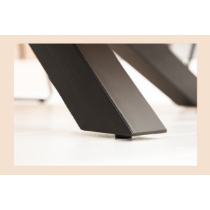 Zoom sur le pied de la table SOLARA en bois de manguier 160cm