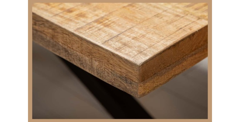 Zoom sur le coin de la table SOLARA en bois de manguier 160cm