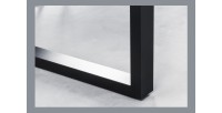 Zoom sur l'un des pieds en U de la table NALKO en bois d'acacia 160cm
