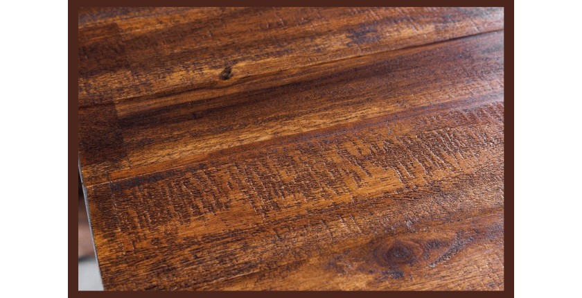 Zoom sur la texture du plateau de la table NALKO en bois d'acacia 160cm
