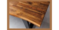 Zoom sur le coin de la table NALKO en bois d'acacia 200cm