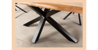 Zoom sur les pieds de la table ARKAYA en bois d'acacia 220cm