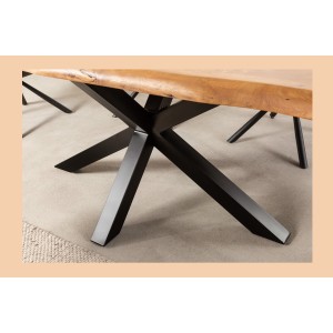 Zoom sur les pieds de la table ARKAYA en bois d'acacia 220cm