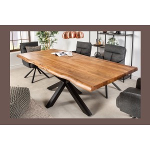 Table ARKAYA 220cm en bois d'acacia mise en situation
