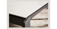 Zoom sur le coin de la table FORZA extensible jusqu'à 240cm