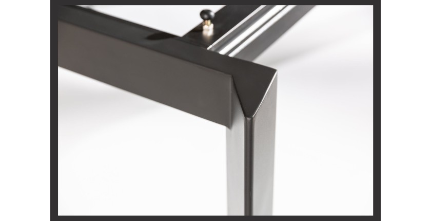 Zoom sur la structure de la table FORZA noire extensible jusqu'à 24Ocm