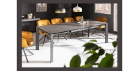 Table FORZA noire extensible jusqu'à 240cm mise en situation