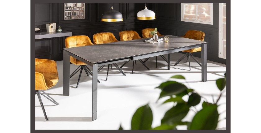 Table FORZA noire extensible jusqu'à 240cm mise en situation