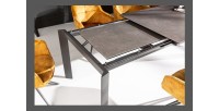 Zoom sur le système d'extension de la table FORZA noire
