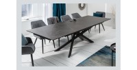 Table STELIX noire extensible jusqu'à 260cm mise en situation