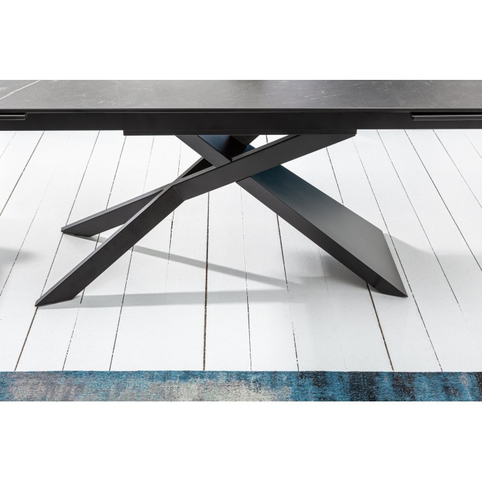 Zoom sur les pieds de la table STELIX extensible jusqu'à 260cm