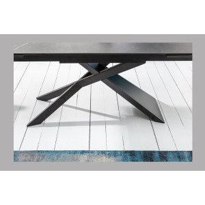 Zoom sur les pieds de la table STELIX extensible jusqu'à 260cm