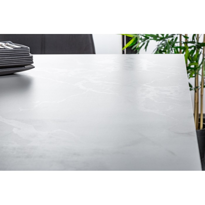 Table STELIX 180–220–260 cm – Plateau en céramique effet marbre blanc et verre trempé – Extensible avec pieds en métal noir