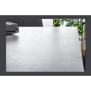 Zoom sur le plateau de la table STELIX blanche