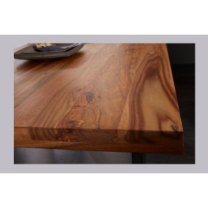 Zoom sur le plateau de la table LODEN 140cm en bois de Sheesham