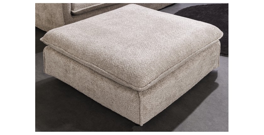 Pouf KALIA en velours bouclé champagne sur fond blanc mis en situation