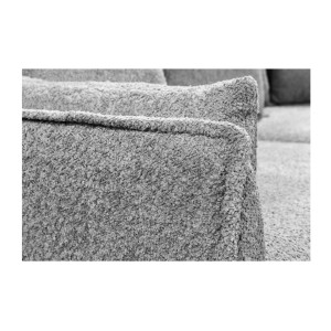 Zoom sur l'accoudoir du canapé droit KALIA en tissu bouclette gris