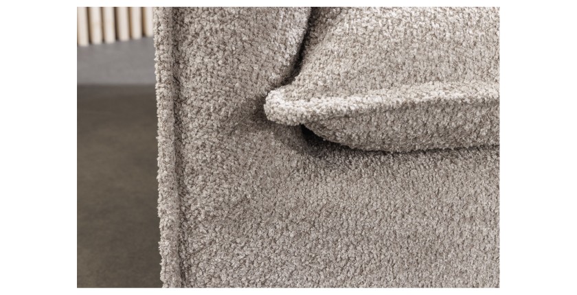 Zoom sur le côté du canapé droit KALIA en bouclette champagne