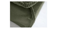 Zoom sur la tranche du pouf KALIA en tissu côtelé vert