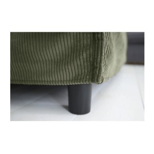 Zoom sur le pied du pouf KALIA en tissu côtelé vert
