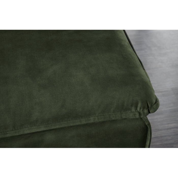 Zoom sur l'angle du pouf KALIA en velours vert foncé