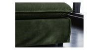 Zoom sur le côté du pouf KALIA en velours vert foncé