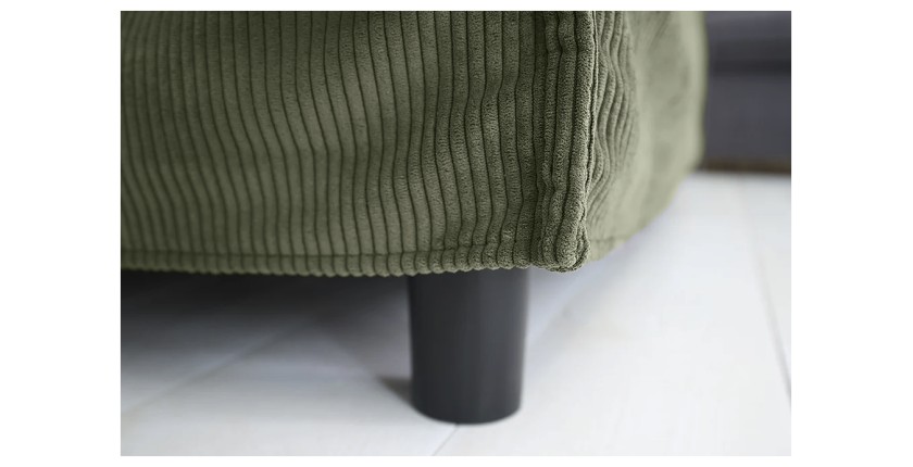 Zoom sur l'un des pieds du pouf KALIA en tissu côtelé vert