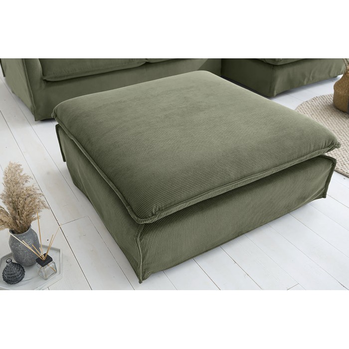 Pouf KALIA en tissu côtelé vert mis en situation