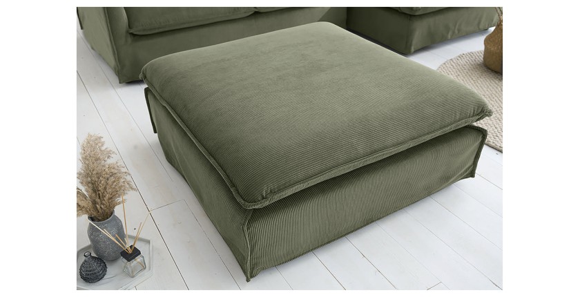 Pouf KALIA en tissu côtelé vert mis en situation