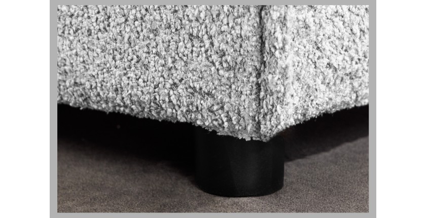 Zoom sur l'un des pieds du pouf KALIA en tissu bouclette gris